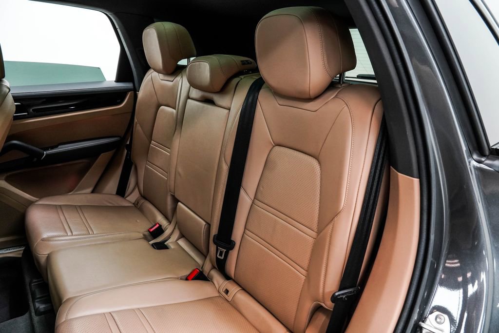 Used 2021 Porsche Cayenne S image 17