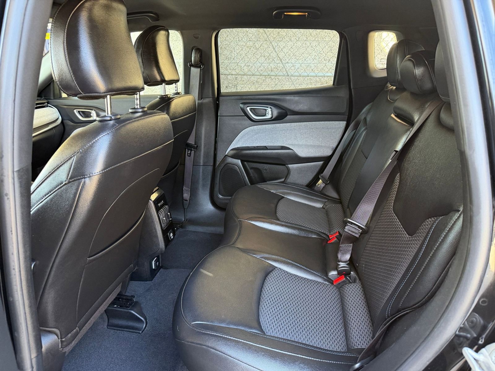 Used 2025 Jeep Compass Latitude AWD/4WD image 24