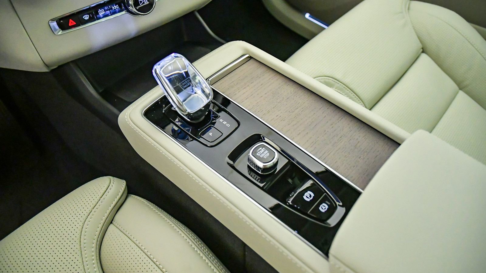 New 2026 Volvo XC90 T8 Ultra w/ Protection Package image 24