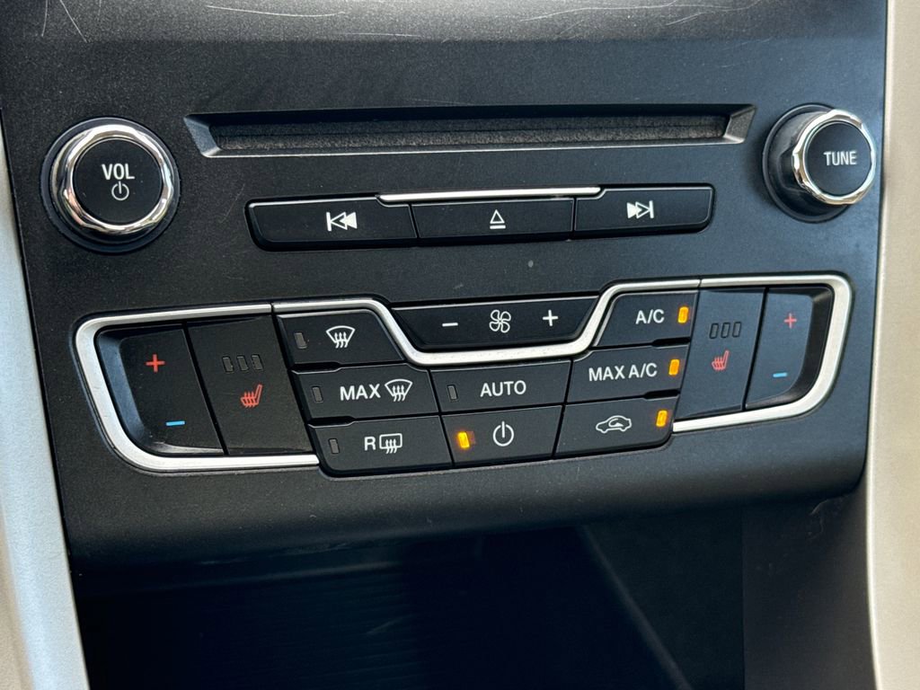 Used 2016 Ford Fusion SE w/ Equipment Group 202A image 20