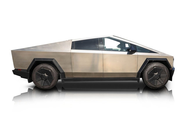 Used 2024 Tesla Cybertruck AWD Crew Cab image 2