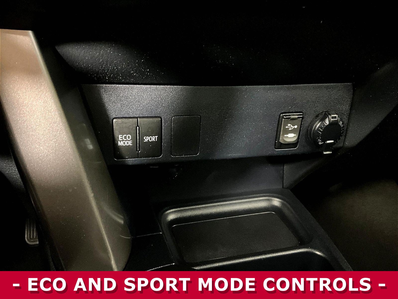 Used 2018 Toyota RAV4 LE w/ All Weather Liner Package FWD image 16