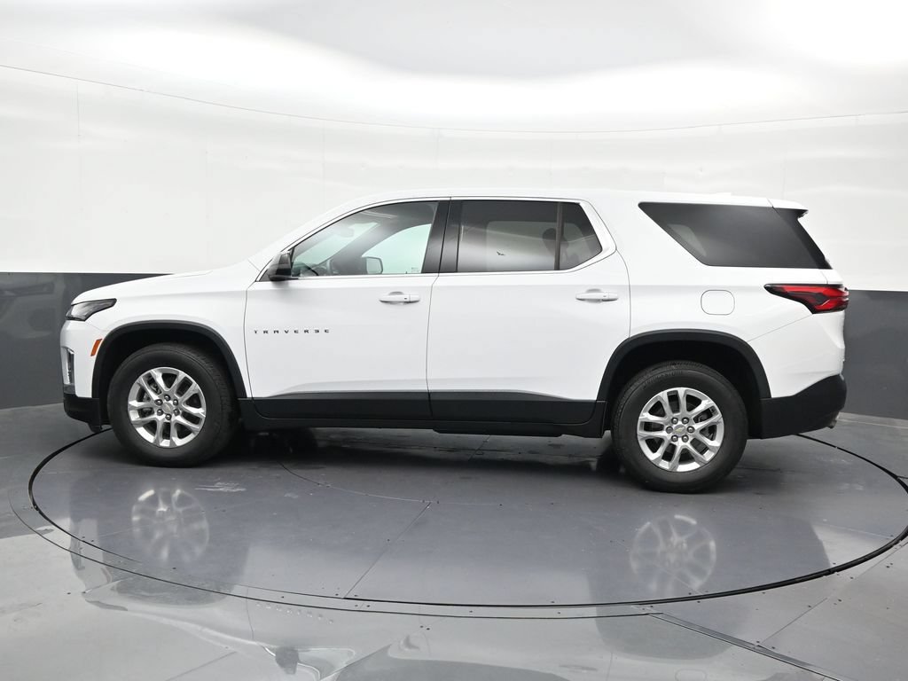 Used 2022 Chevrolet Traverse LS FWD image 2