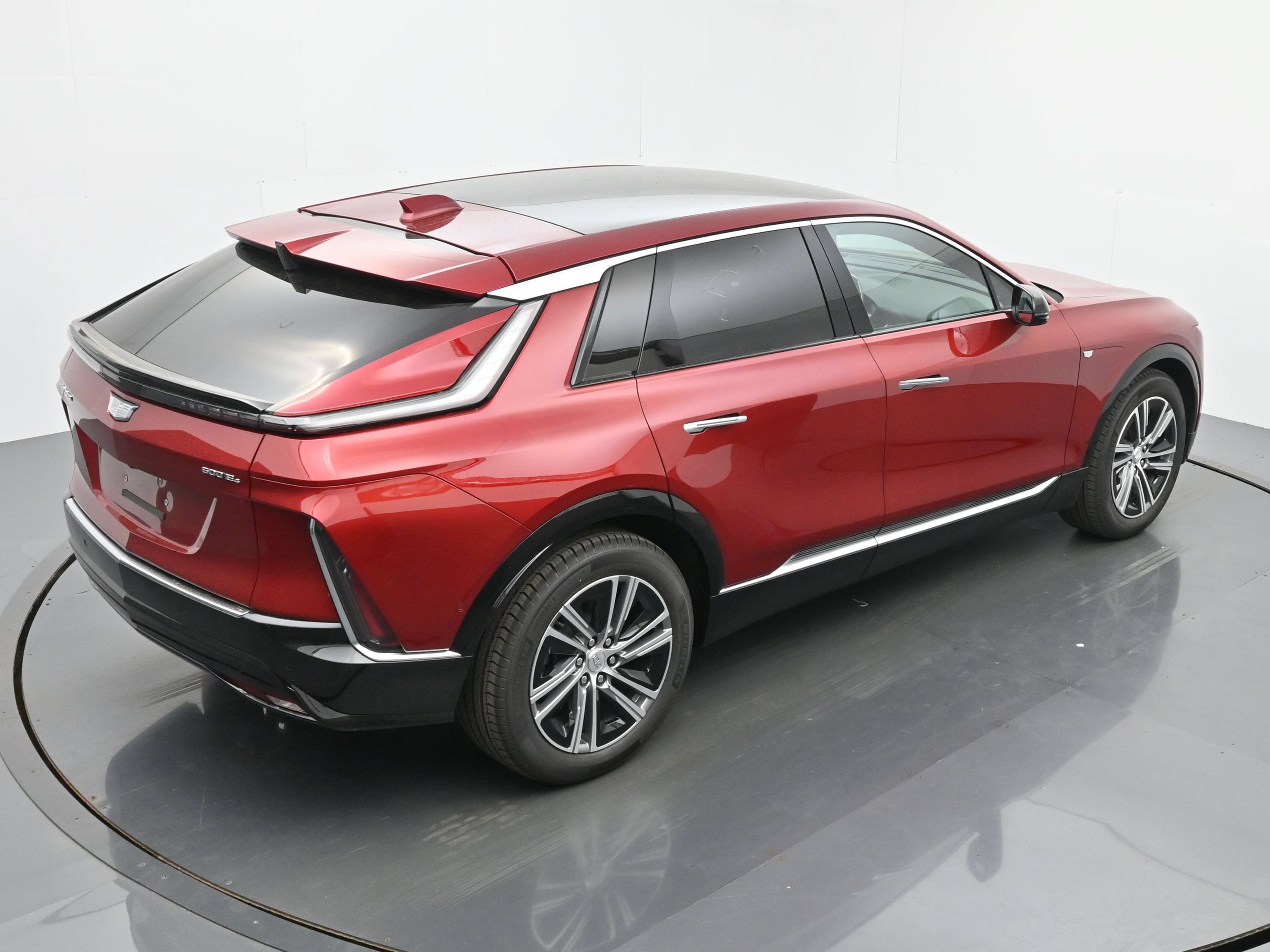New 2026 Cadillac Lyriq Luxury w/ LPO, Floor Liner Package AWD/4WD image 27