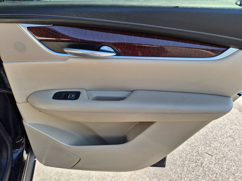 Used 2018 Cadillac XT5 Luxury w/ Driver Awareness Package FWD image 19