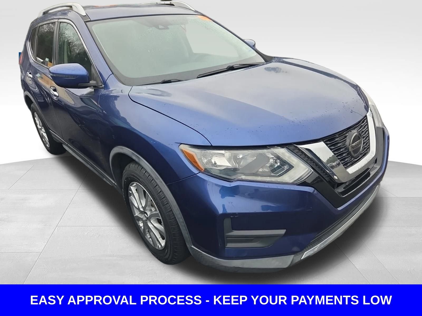 Used 2020 Nissan Rogue SV image 2