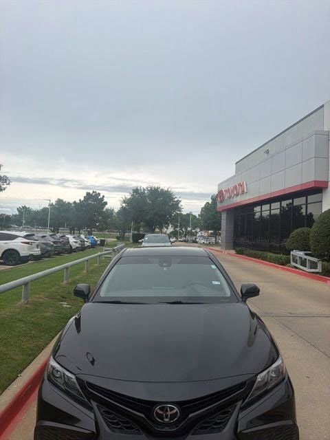 Used 2021 Toyota Camry SE FWD image 5