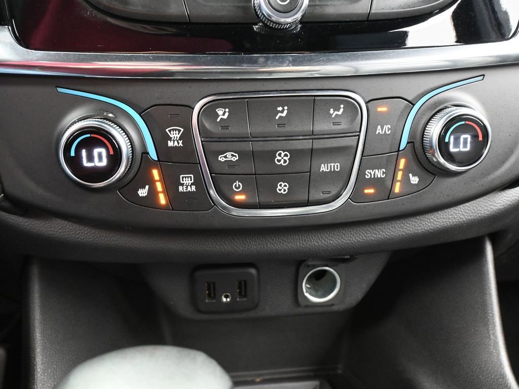 Used 2023 Chevrolet Traverse LT w/ Midnight/Sport Edition image 25