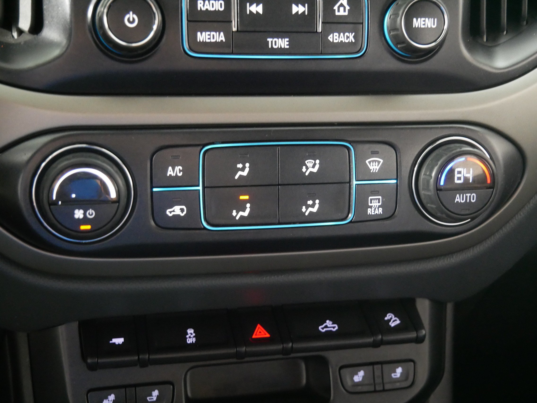 Used 2015 Chevrolet Colorado Z71 AWD/4WD image 23