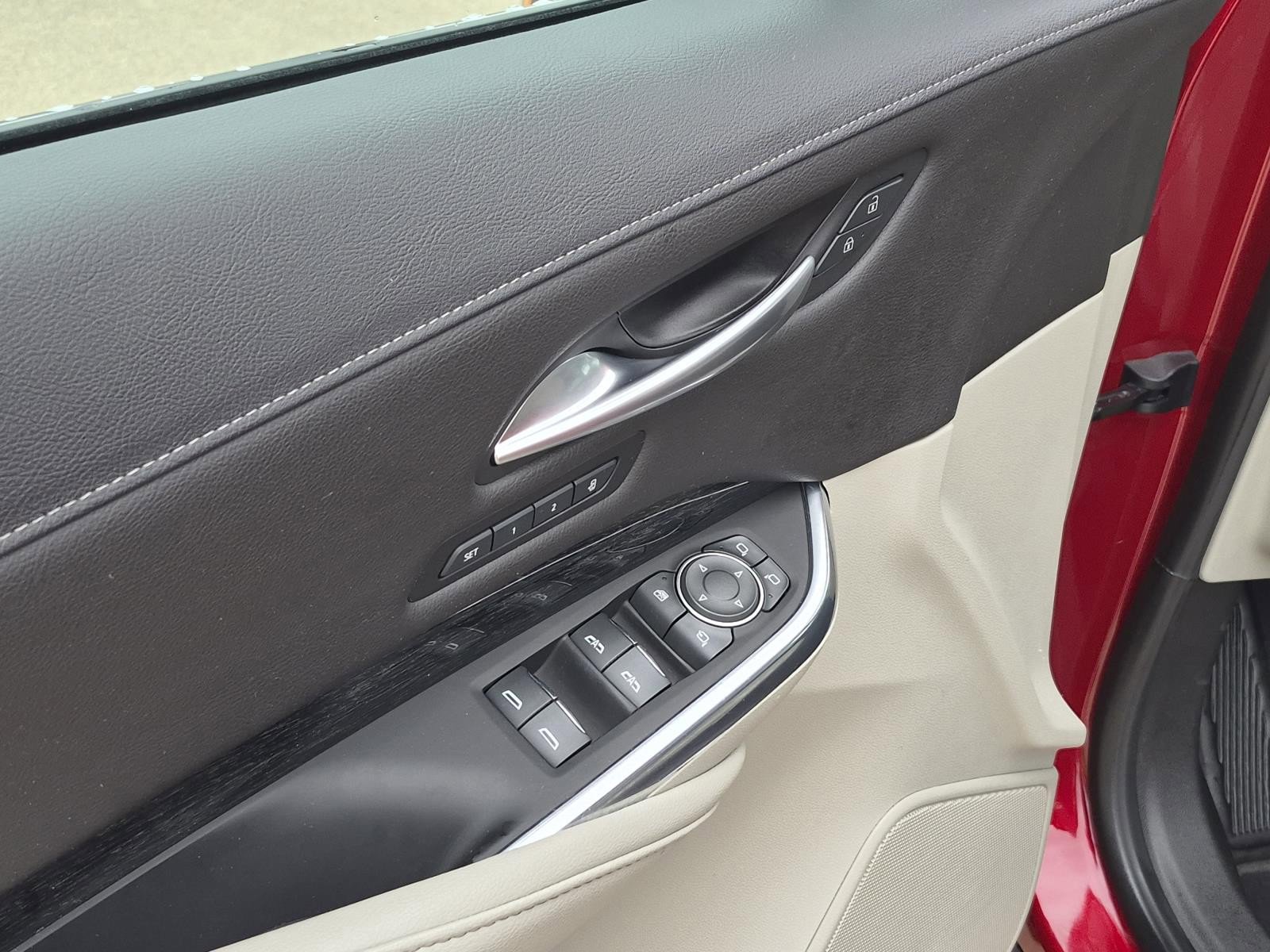 Certified 2021 Cadillac XT4 Premium Luxury FWD image 12