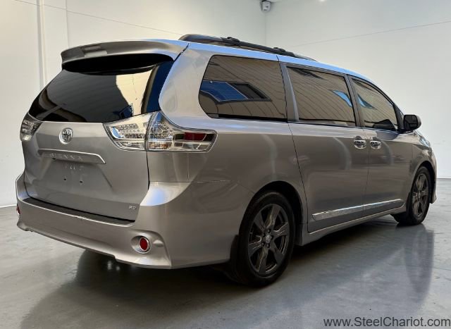 Used 2017 Toyota Sienna SE w/ Protection Package image 6