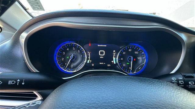 Used 2023 Chrysler Pacifica Touring-L image 26