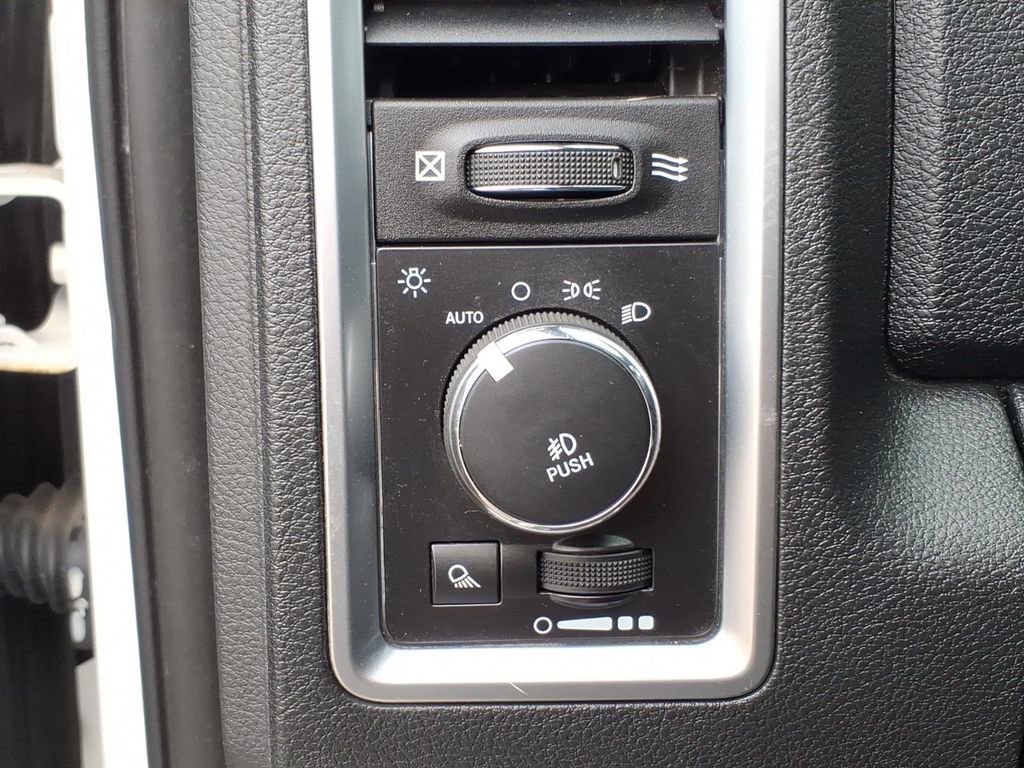 Used 2016 RAM 1500 Limited image 18