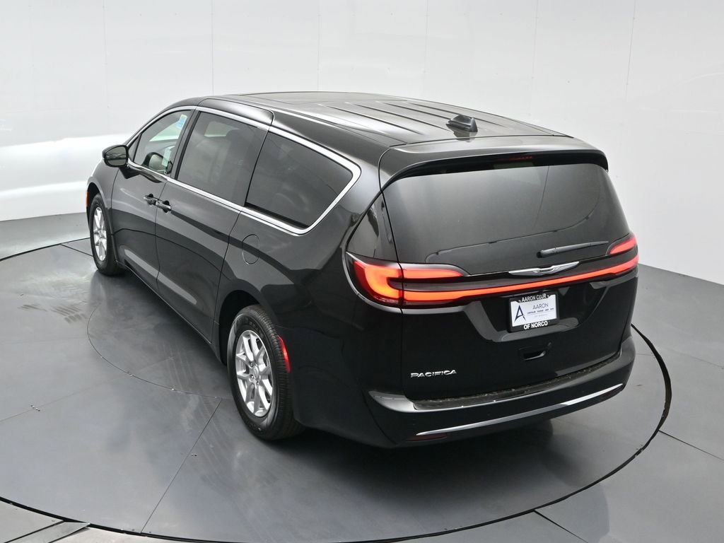 New 2026 Chrysler Pacifica Select image 52