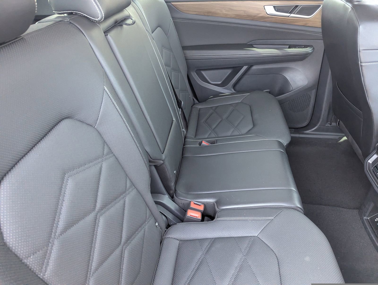 Used 2025 Volkswagen Atlas SE image 13