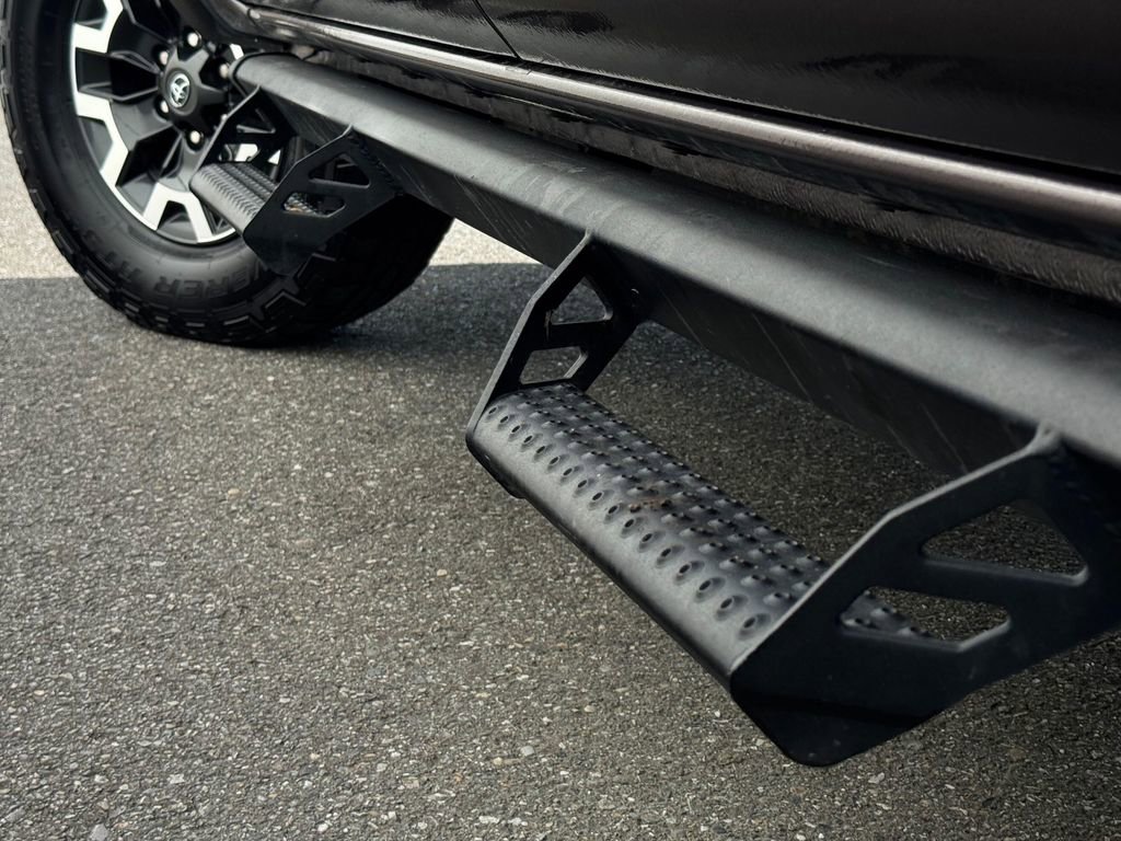 Used 2020 Toyota Tacoma TRD Off-Road w/ Technology Package AWD/4WD image 27