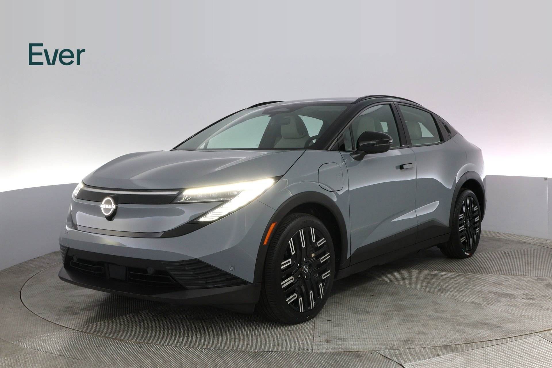 Used 2026 Nissan Leaf Platinum+ w/ Floor Mat Package (Platinum+) FWD image 2