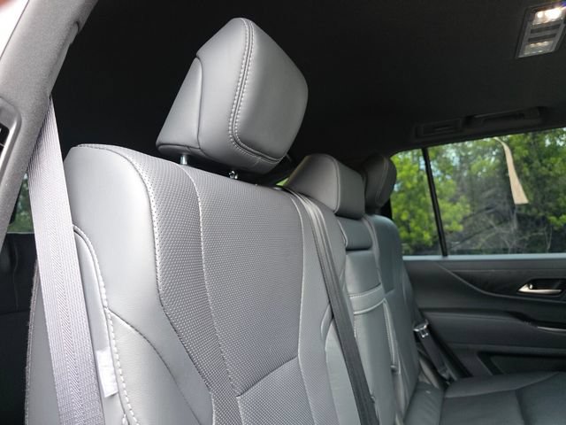 Used 2024 Lexus LX 600 4WD w/ Premium Package image 14