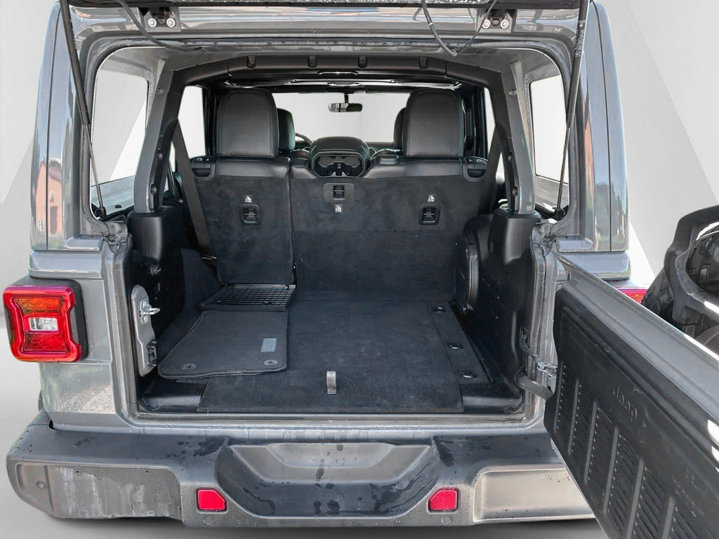 Used 2019 Jeep Wrangler Unlimited Sahara w/ Dual Top Group AWD/4WD image 10
