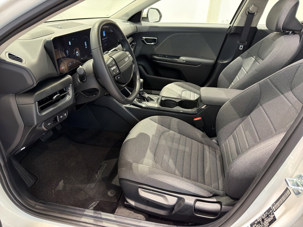 Used 2025 Kia K4 EX image 11