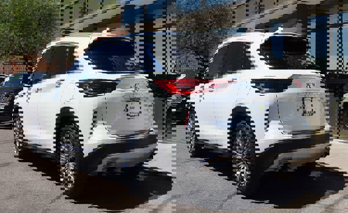 Used 2021 INFINITI QX50 Sensory w/ Cargo Package image 9