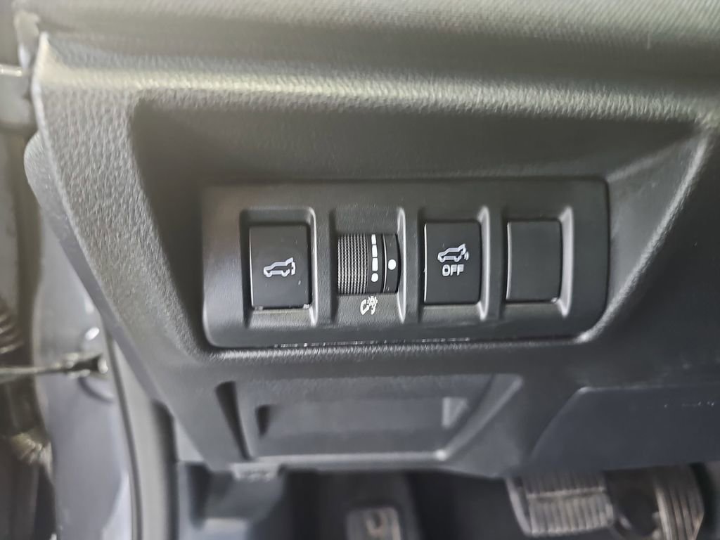 Used 2023 Subaru Outback Premium AWD/4WD image 25