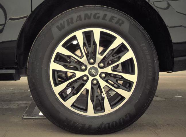 Used 2025 Ford Expedition Max Platinum image 12