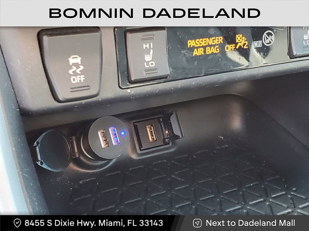 Used 2022 Toyota RAV4 SE image 25