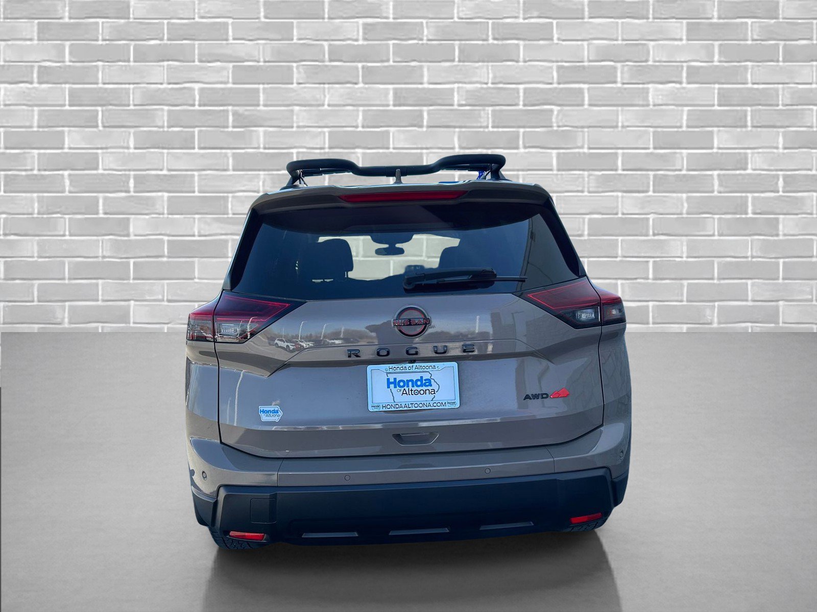 Used 2025 Nissan Rogue SV image 4