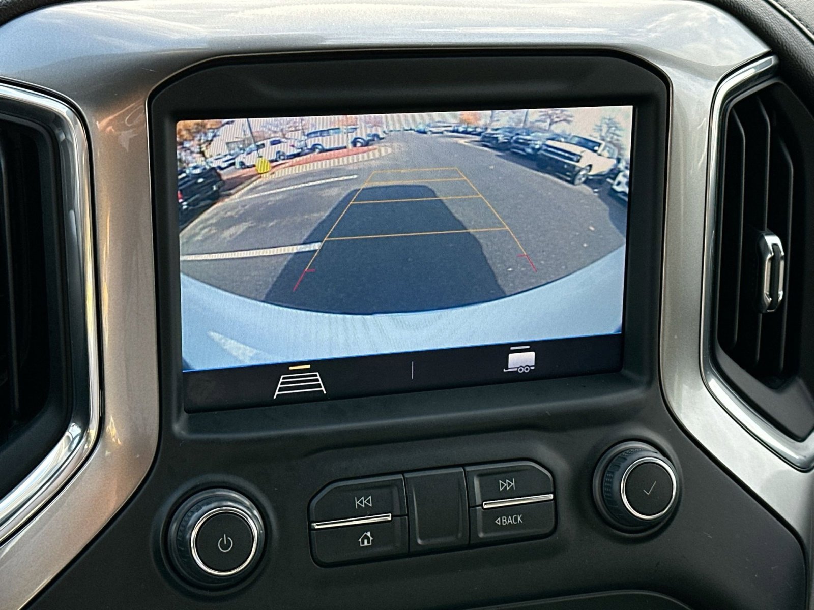 Used 2022 Chevrolet Silverado 1500 LT image 25