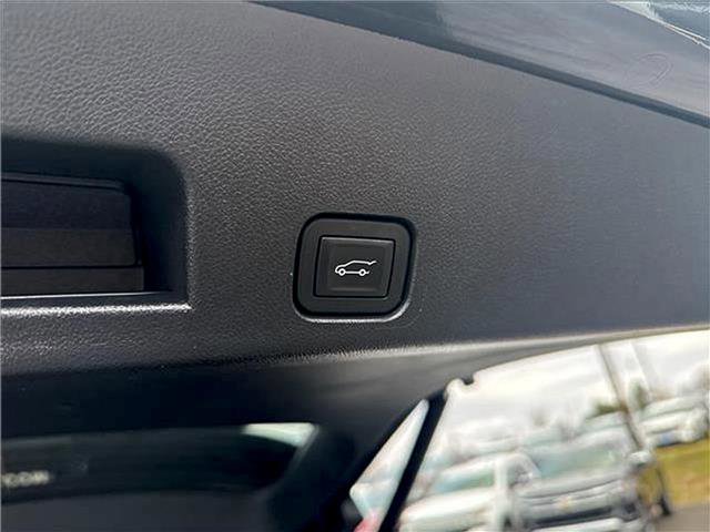 Used 2025 GMC Acadia Elevation image 18
