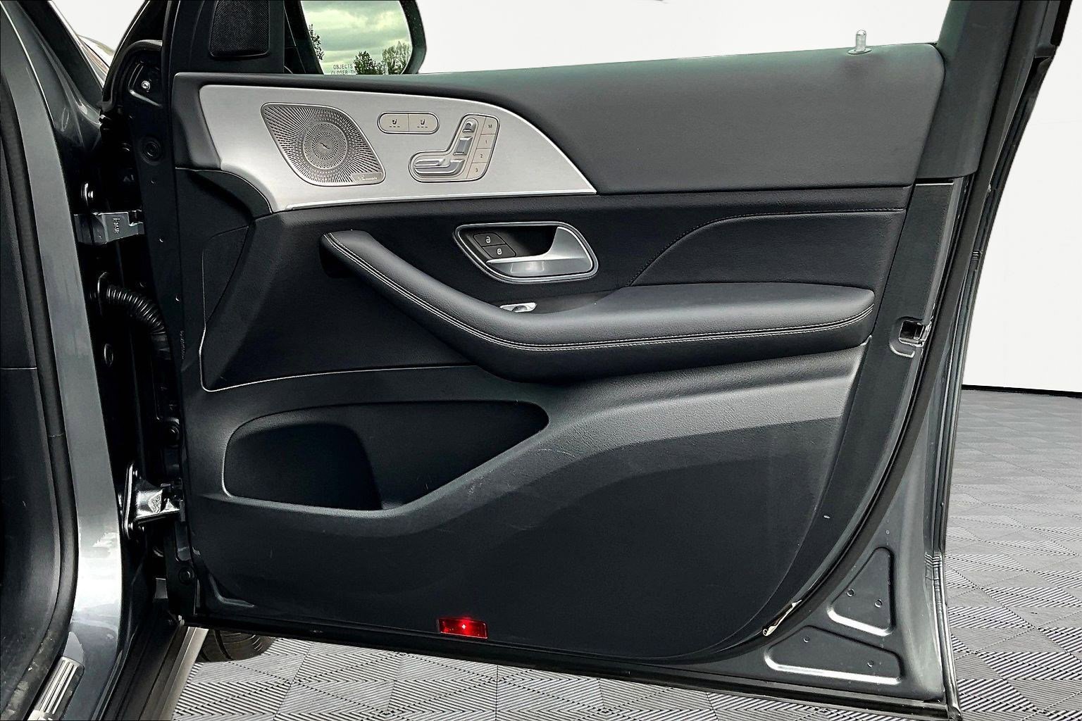 Used 2025 Mercedes-Benz GLS 450 4MATIC image 28