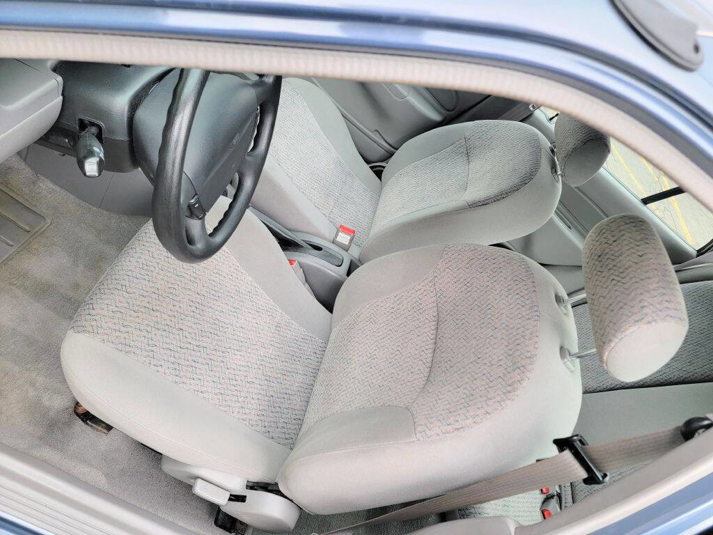 Used 1999 Ford Escort SE image 7