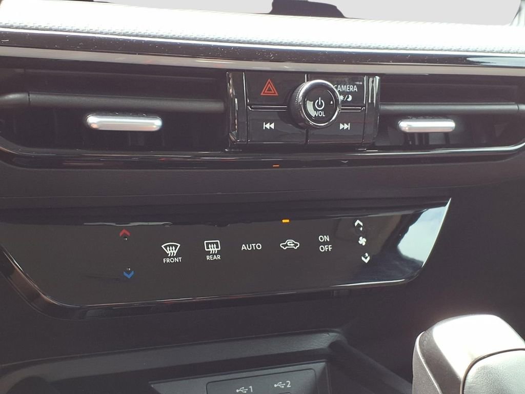 Used 2025 Nissan Kicks SR image 13