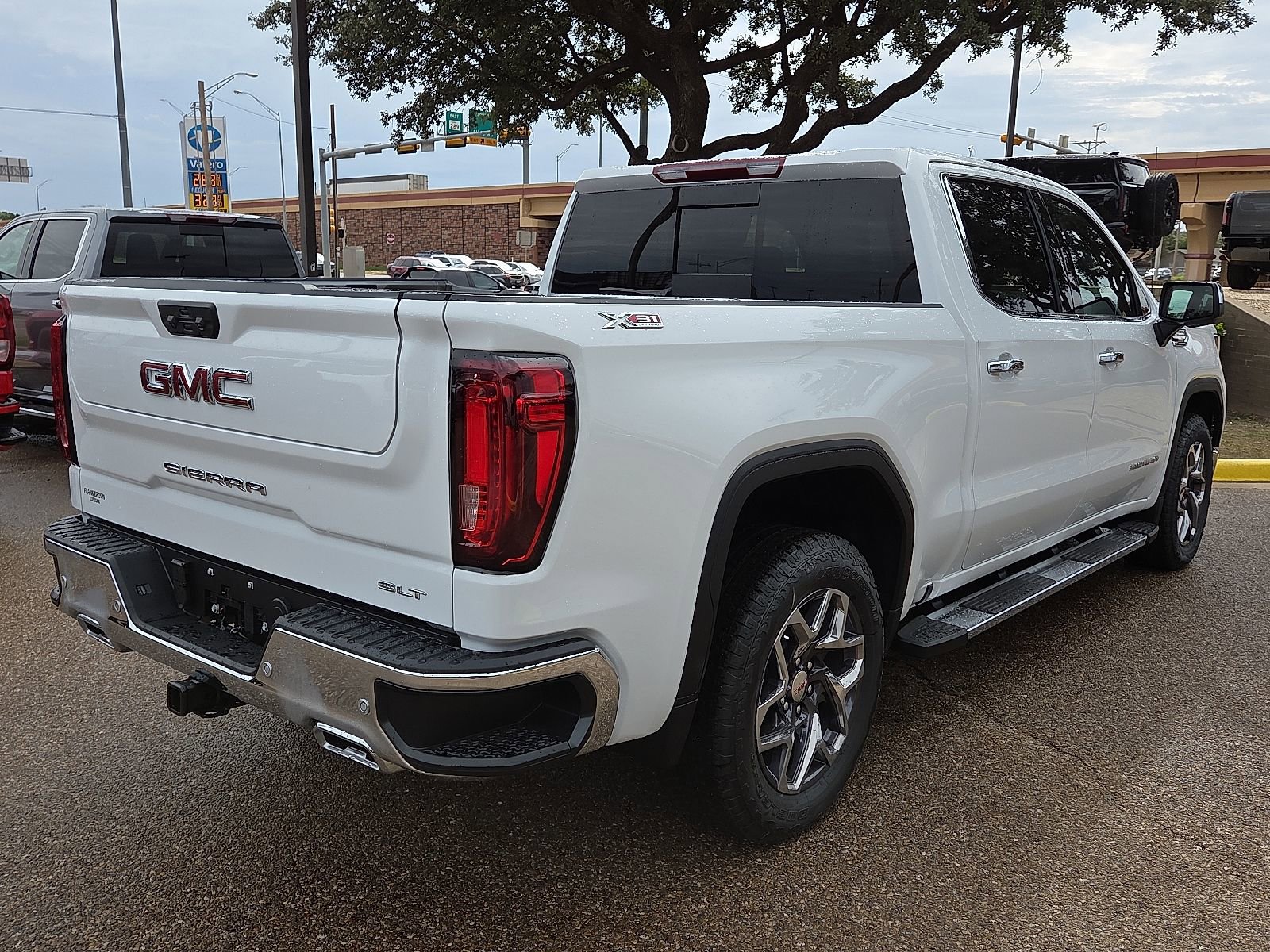 New 2026 GMC Sierra 1500 SLT image 3