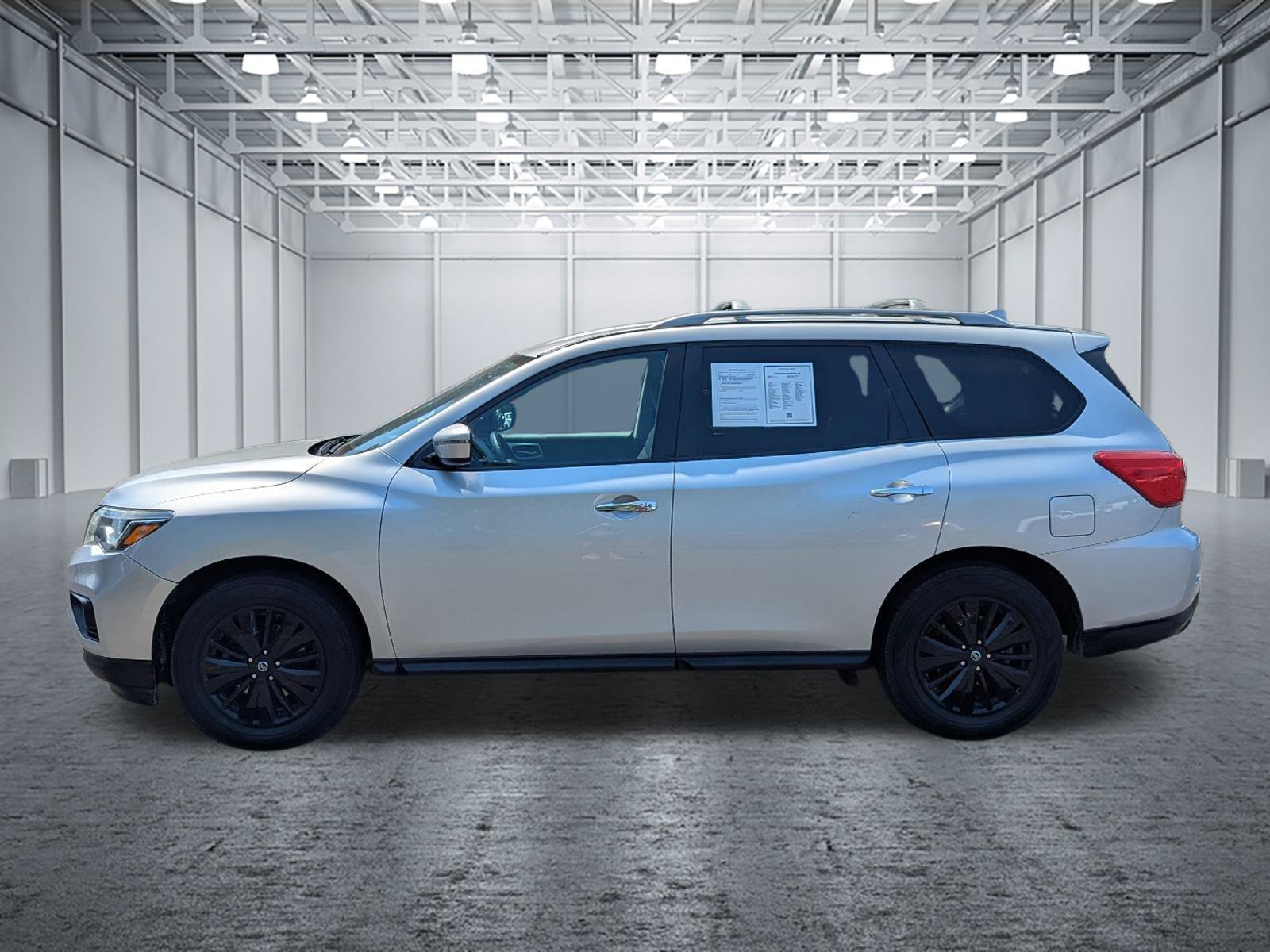 Used 2019 Nissan Pathfinder SV FWD image 2