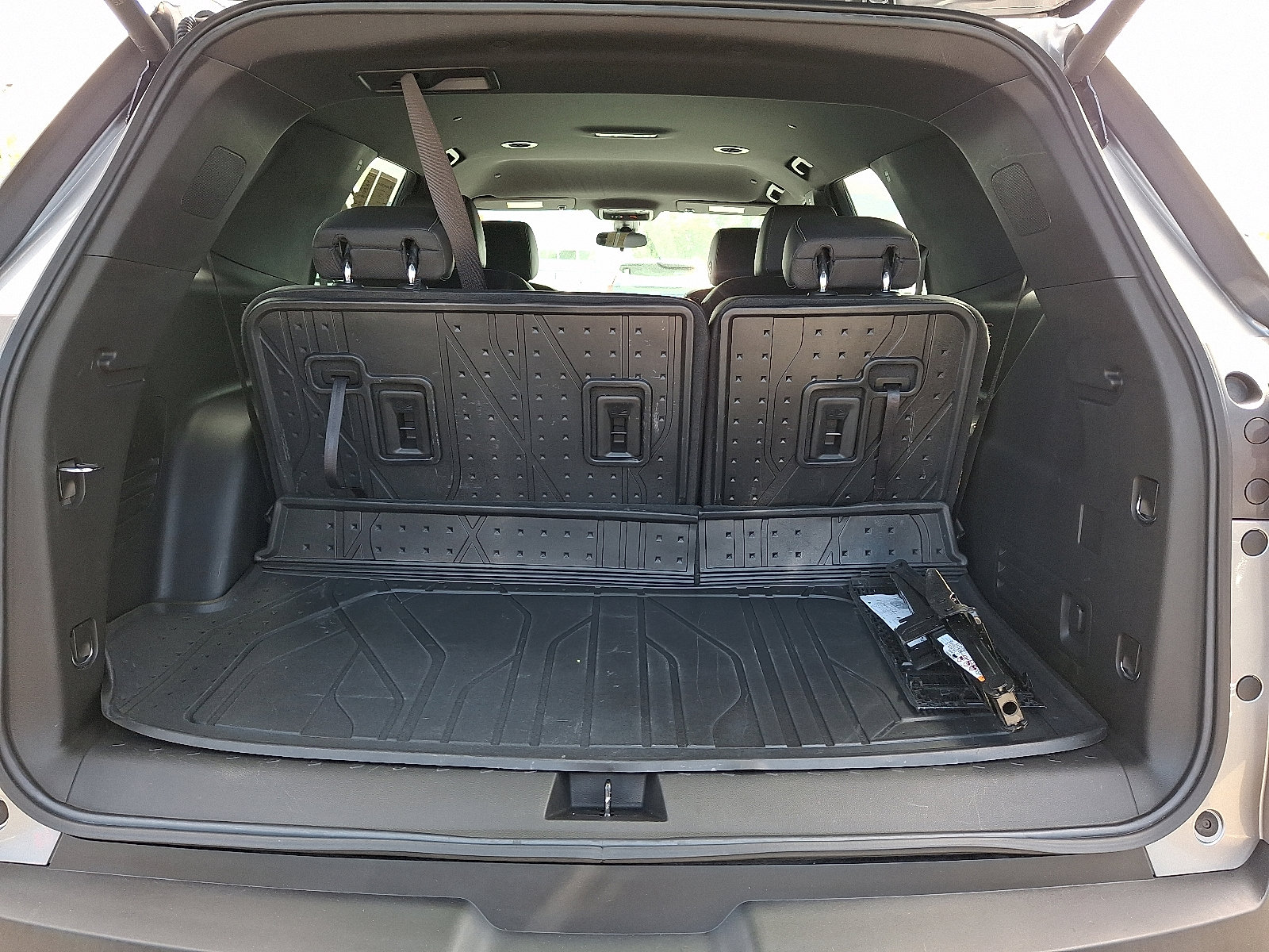 Used 2023 Chevrolet Traverse LT w/ LPO, Floor Liner Package image 28