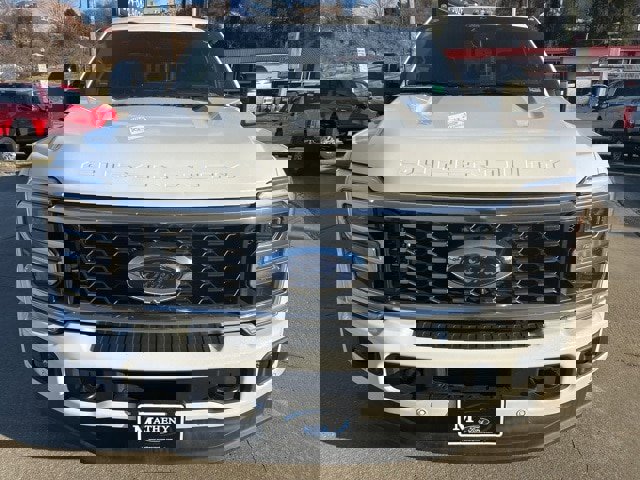 Used 2025 Ford F450 Platinum w/ FX4 Off-Road Package image 2