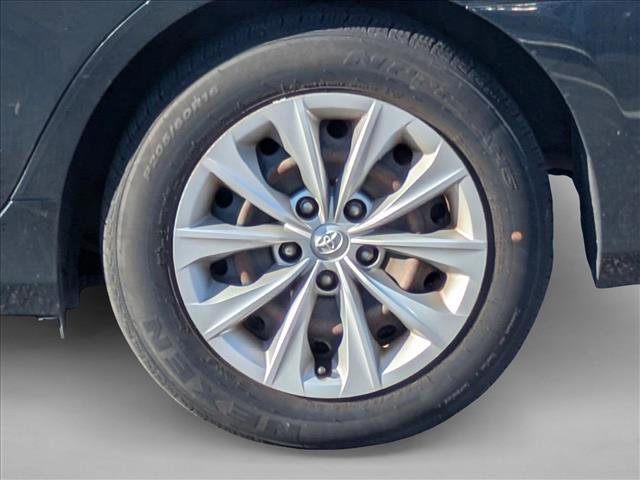 Used 2015 Toyota Camry LE image 14
