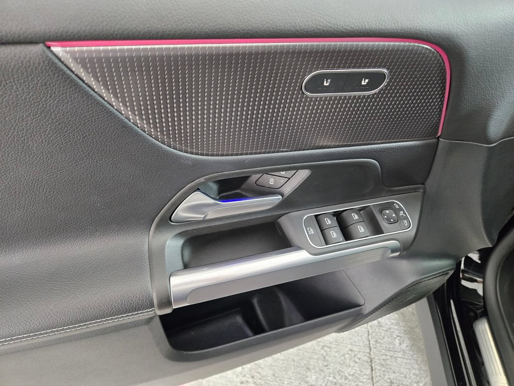 Used 2022 Mercedes-Benz GLB 250 4MATIC image 24