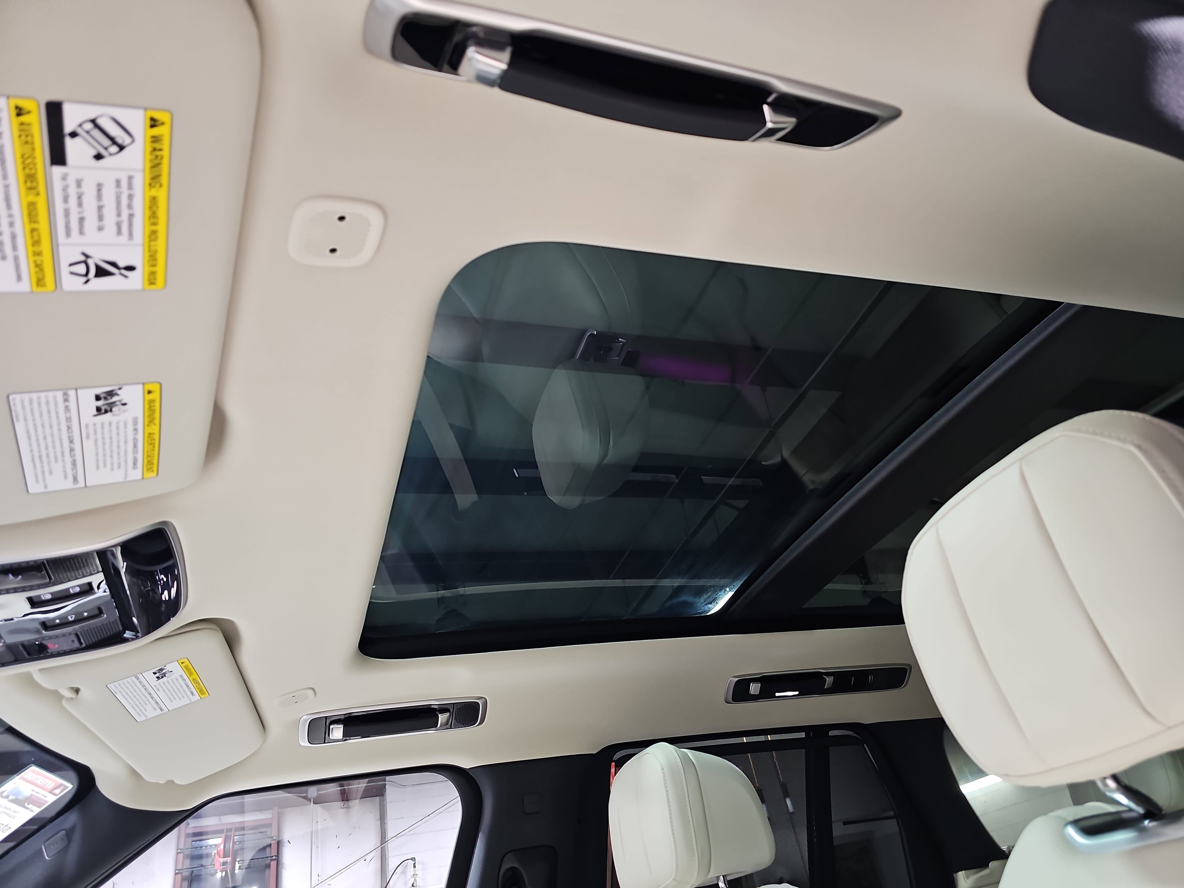 Used 2025 Land Rover Range Rover SE image 32