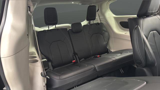 Used 2022 Chrysler Pacifica Touring-L FWD image 24