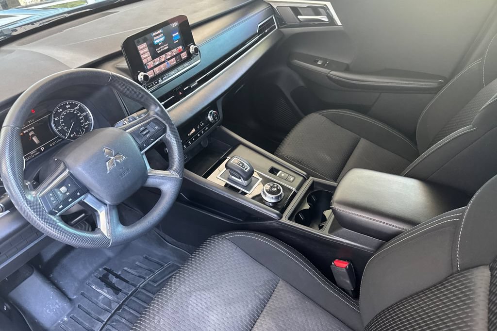 Used 2022 Mitsubishi Outlander ES FWD image 10