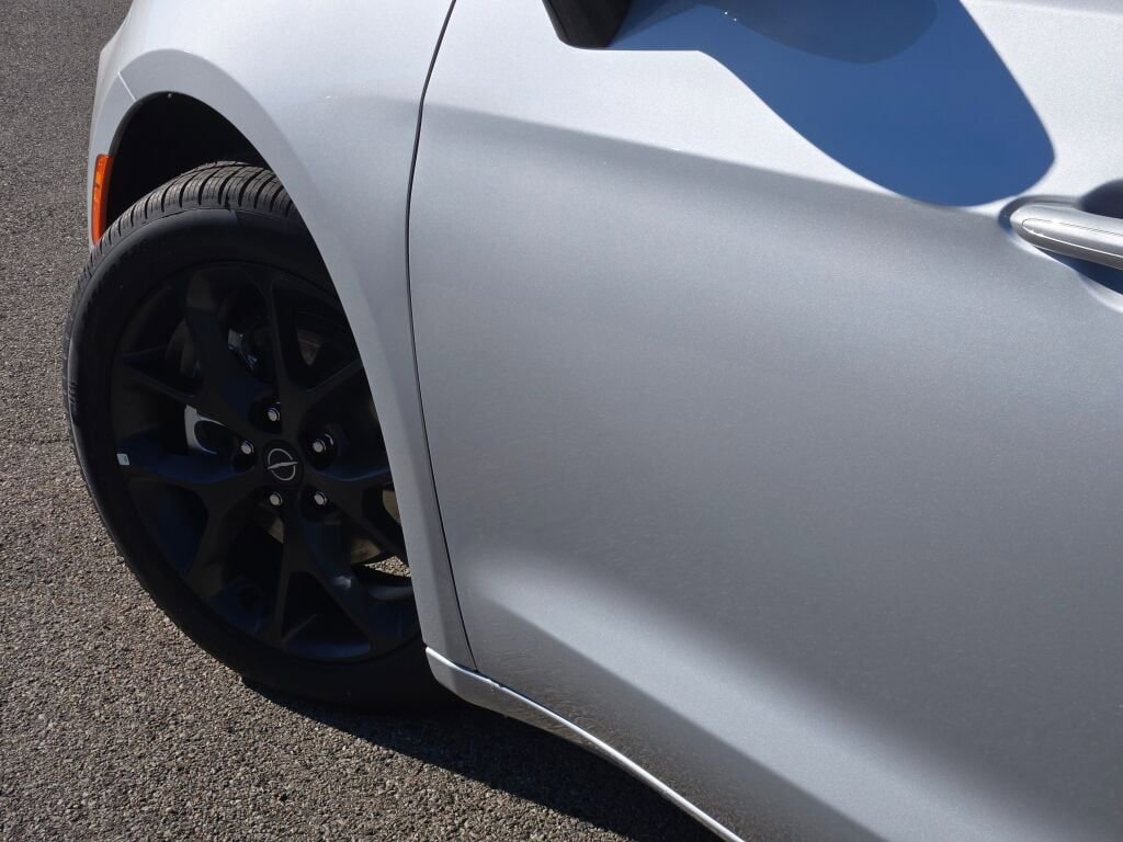 New 2026 Chrysler Pacifica Limited w/ S Appearance Package image 18