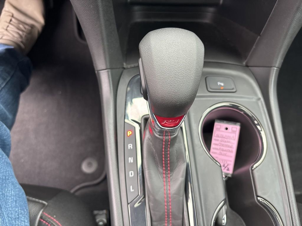 Used 2022 Chevrolet Equinox RS w/ RS Leather Package image 12