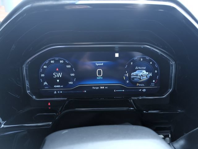 Used 2023 Chevrolet Silverado 1500 LT AWD/4WD image 16