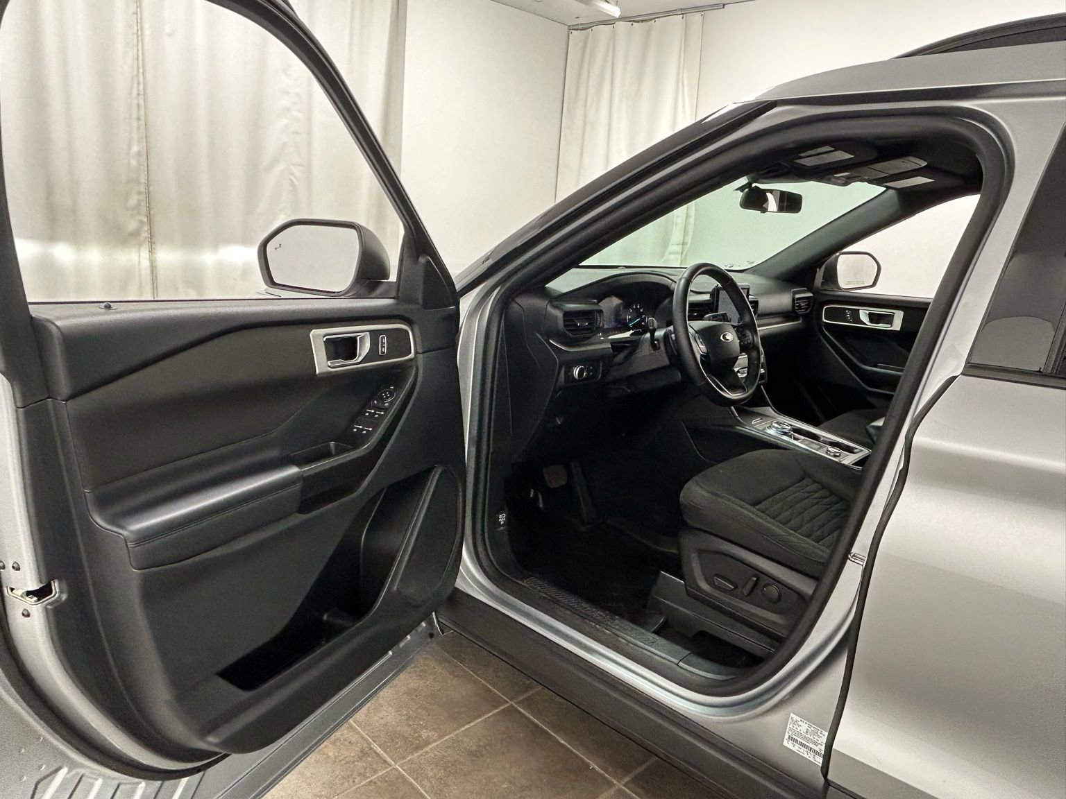 Used 2020 Ford Explorer XLT image 22