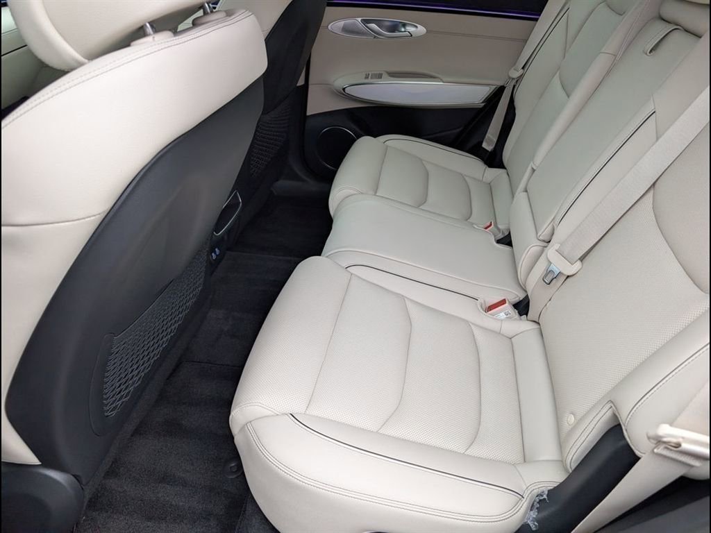 Used 2026 Genesis GV70 2.5T Advanced image 11