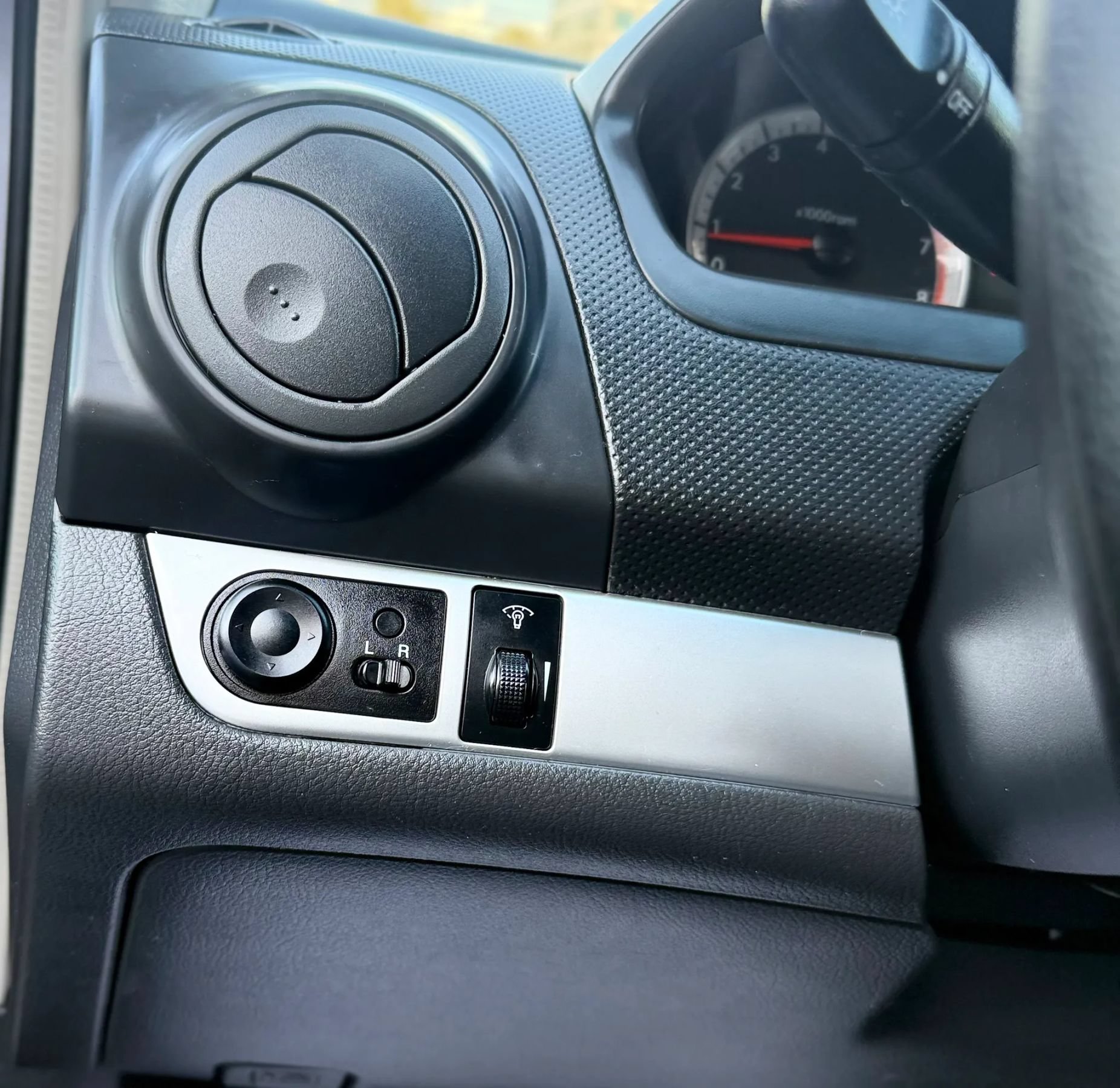 Used 2011 Chevrolet Aveo LT w/ Power and Convenience Package FWD image 18