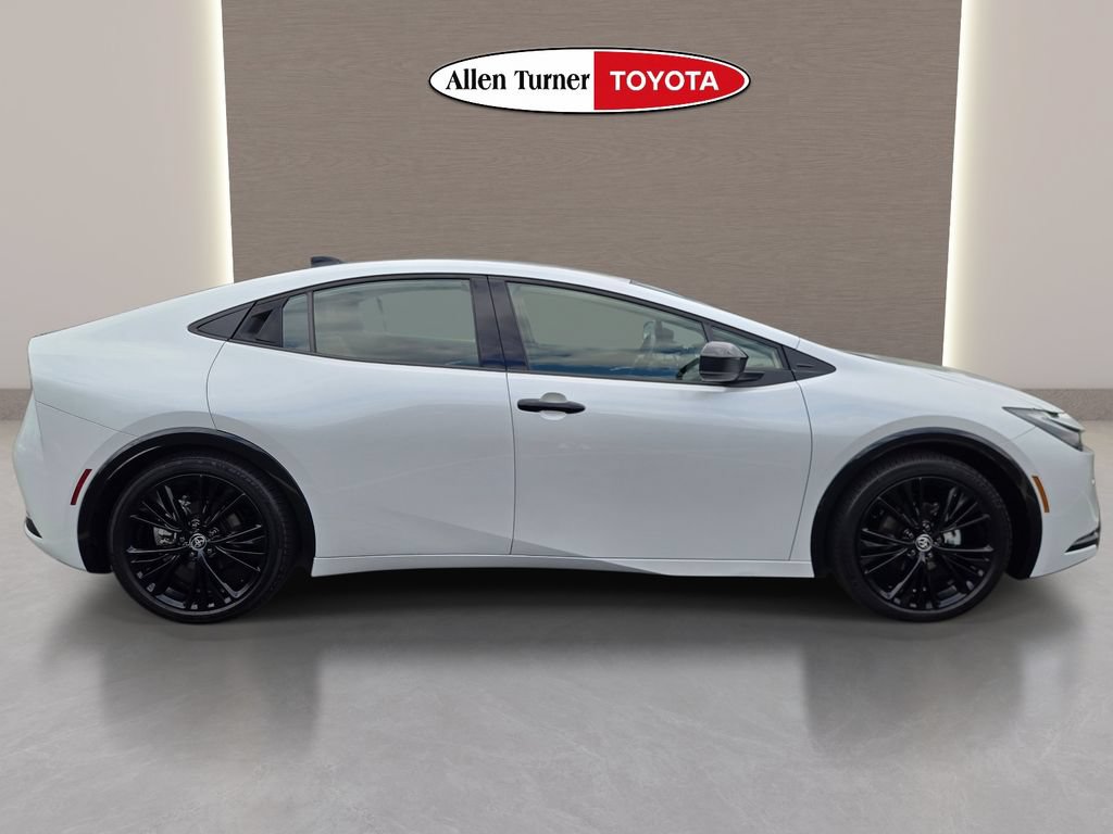 Used 2025 Toyota Prius FWD image 5